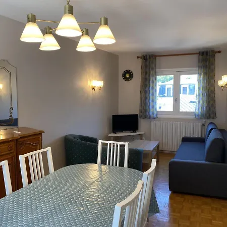 Maison La Bourboule, 2 Pieces, 4 Personnes - Fr-1-667-35 بيت للعطل *